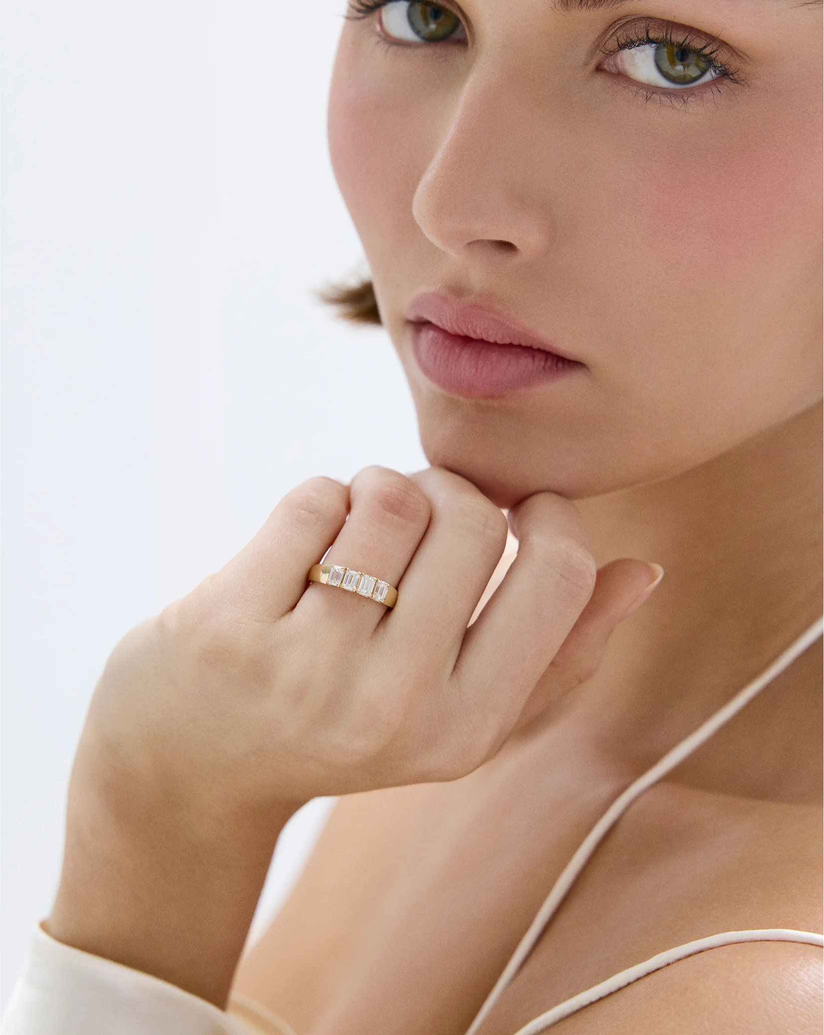 4-Stone Emerald Diamond Wedding Band - Image 3